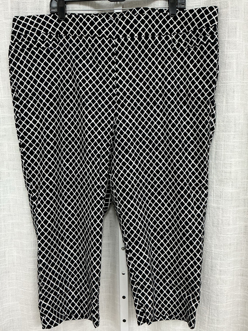 Kim Rogers Curvy Black and White Lattice Print Capris